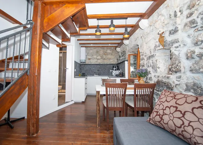 Cool Stone House In The Old Town *